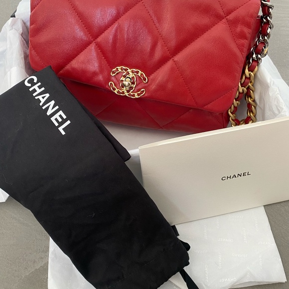 uthentic CHANEL Goatskin Quilted LARGE Chanel 19 Flap in Dark Red - Picture 2 of 7